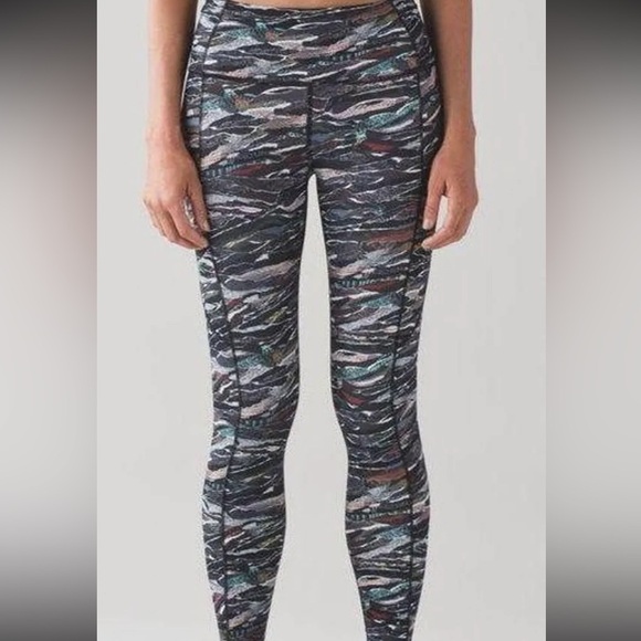 Lululemon Fast and Free 7/8 Tights Nulux in Mini Sweatr Black Multi, size 6 - Picture 3 of 7